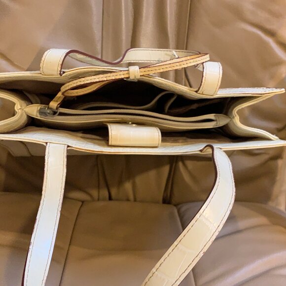 VINTAGE LIZ CLAIBORNE PURSE, CROC/SNAKESKIN PATTERN, CLASSIC FAUX LEATHER - Picture 5 of 8